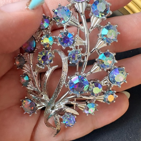 Vintage Coro Aurora Borealis rhinestone necklace and brooch set - Picture 3 of 13